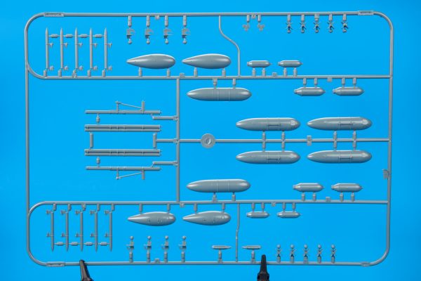 Eduard : VERY LONG RANGE Tales of Iwojima P-51D : Limited Edition : 1/48 Scale - Image 10