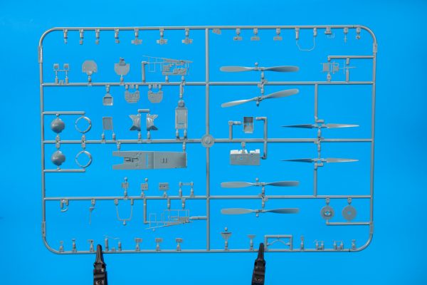 Eduard : VERY LONG RANGE Tales of Iwojima P-51D : Limited Edition : 1/48 Scale - Image 8