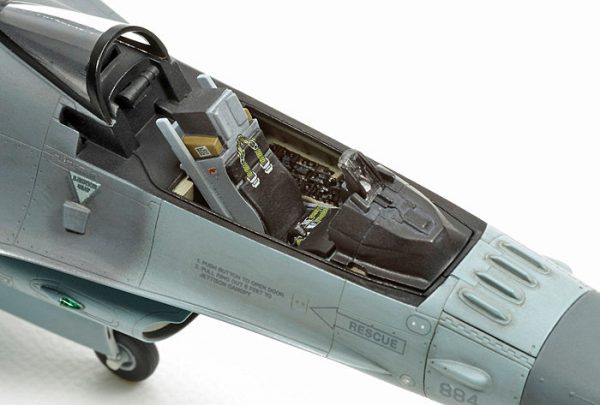 Tamiya : Lockheed Martin® F-16 CJ [BLOCK50] Fighting Falcon : 1/72 Scale - Image 2