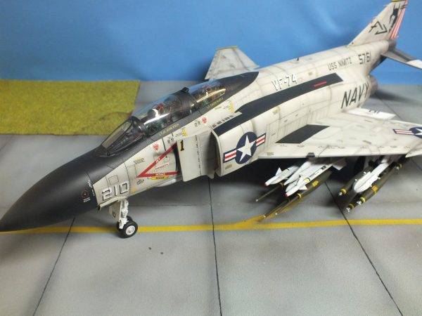 Tamiya : McDonnell Douglas F-4J Phantom II Marines : 1/32 Scale - Image 7