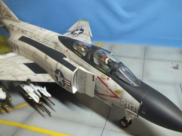 Tamiya : McDonnell Douglas F-4J Phantom II Marines : 1/32 Scale - Image 2