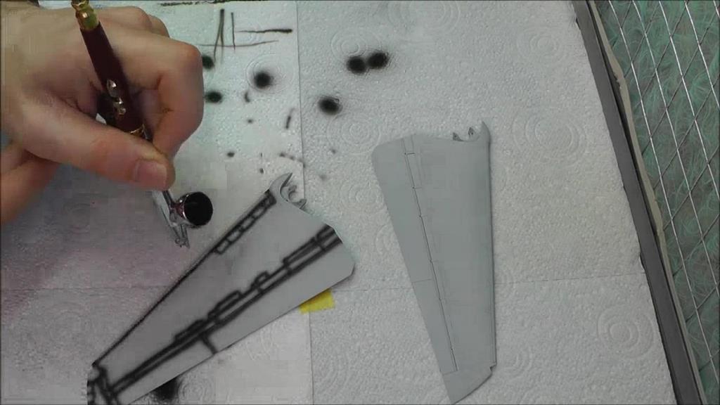 Pre-Shading Panel Lines With An Airbrush : Tutorial