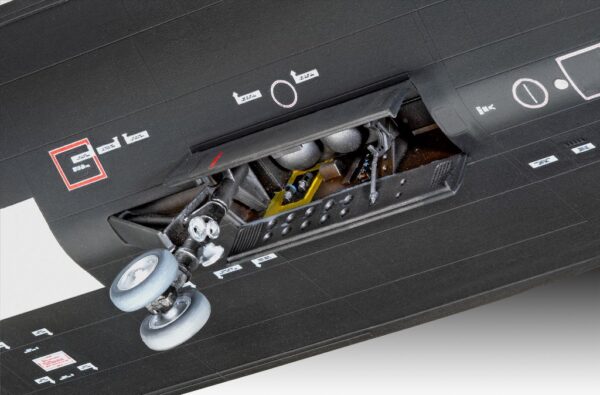 Revell : Lockheed SR-71 A Blackbird : 1/48 Scale - Image 7